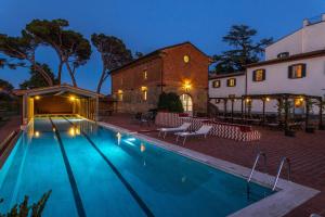 a swimming pool in front of a building at ANTICA VILLA MERELLI 12, Emma Villas in Monte San Savino