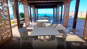 a row of tables and chairs in a restaurant at LeCansado in Nouadhibou