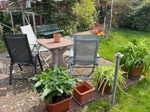 a patio with a table and two chairs and plants at Wolff, Jürgen in Graal-Müritz