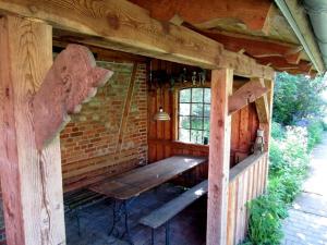 a wooden bench in the porch of a cabin at Ferienhaus Apfelhof in Tressow