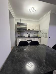 a kitchen with a black marble table in a room at Apartament Rîșcani in Chişinău