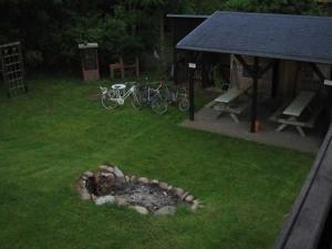 a garden with bikes parked in the grass at Ferienwohnung am Kreßinsee in Strietfeld +11 photos