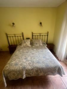 a bedroom with a large bed with a bedspread at Casa Gloria in Sasamón