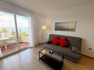 a living room with a couch and a view of the ocean at Rhode 1b in Roses