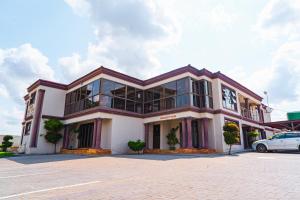 a building with a car parked in front of it at 606 Guesthouse in Bushbuckridge