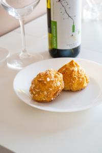 two donuts on a plate next to a bottle of wine at Lanizoladelroero in Sommariva Perno