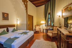a bedroom with a bed and a table and chairs at Hotel Jagdschloss Letzlingen in Letzlingen