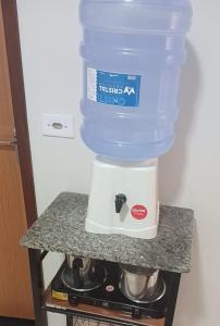 a blender with a container on top of a counter at Aluguel por temporada Triunfo-PE in Triunfo