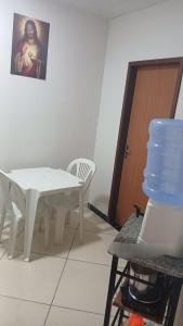 a white table and chairs with a picture on the wall at Aluguel por temporada Triunfo-PE in Triunfo +4 photos