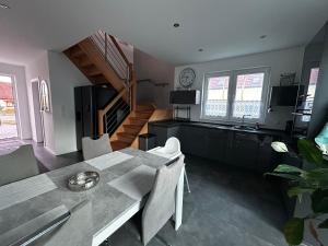 a kitchen and dining room with a table and chairs at Ferienhaus Kronseeliebe in Lychen