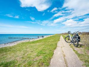 a bike parked on a path next to the beach at Ferienwohnung Kranich - Dranske in Dranske +15 photos