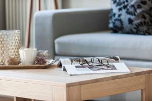 a coffee table with glasses on top of it with a couch at "Villa Minerva" Ferienwohnung 09 in Kühlungsborn