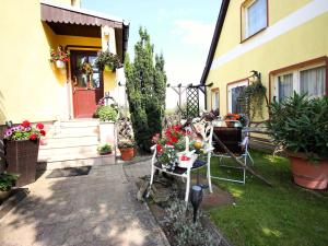 a house with a table with flowers in the yard at Ferienwohnung Familie Schmidt in Bergen auf Rügen +27 photos