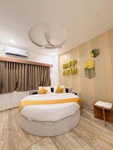 a bedroom with a bed with a happy new year sign on the wall at HOTEL ROSE PRIMe in Anand
