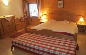 a bedroom with a bed with a red and white blanket at Appartements Wörgötter Astrid & Sepp in Rettenbach +46 photos