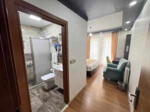 a bathroom with a toilet a sink and a shower at Karakoçan Hotel Hanedan in Karakoçan