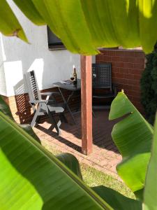 a patio with two chairs and a table and a table at Haff-Ostseeferienhausapartment Erdgeschoß in Mönkebude