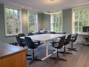 a conference room with a large table and chairs at Gulfhof Friedrichsgroden in Carolinensiel