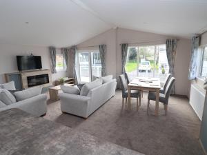 a living room with a table and chairs at White House in St Asaph
