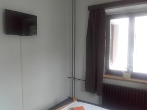 Un televizor și/sau centru de divertisment la Hotel Anna