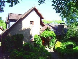 a house with a landscaping in front of it at Ferienwohnung Diena - Unterkunft mit toller Ausstattung und zwei Terrassen in Tarp