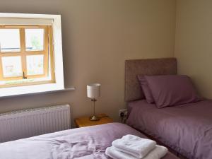 a bedroom with two beds and a window at The Granary in Pendleton