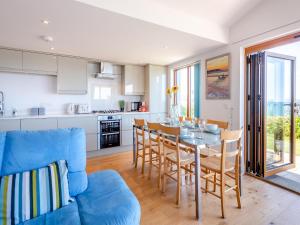 a kitchen and dining room with a table and chairs at Beachbreak - Uk42996 in Woolacombe