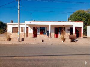 an old white building on the side of the street at K&M descanso y excursiones in Fiambalá