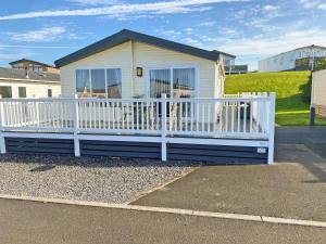a house with a white fence in front of it at Sunset Lodge in Lancaster