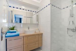 a bathroom with a sink and a shower at Chambre Saint-Samson-Sur-Rance in Saint-Samson-sur-Rance +12 photos