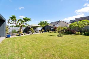 a yard with a grassy yard with trees and houses at Chambre Saint-Samson-Sur-Rance in Saint-Samson-sur-Rance