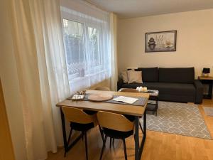 a living room with a table and a couch at Ferienwohnung Kraus 2-4 Pers in Herbolzheim