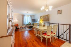 a dining room and living room with a table and chairs at La Marquise Duplex 2 Ch avec Terrasse et Climatisation in Socourt +23 photos