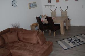 a living room with a couch and a dining room table at Ferienwohnung_Beethovenstrasse in Westerstede