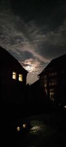 a silhouette of a building with the lights on at night at Pension Stadtmühle Allstedt in Allstedt +11 photos