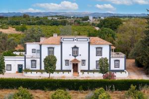 an aerial view of a large white house at Quinta de Loubite by Sweethomes in Lagoa