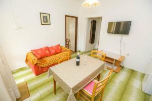 a living room with a table and a couch at Apartmani Sime in Savar