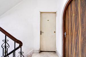 an empty hallway with a door and a staircase at Hotel O Avenue Villa in Dum Dum