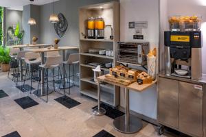 a coffee shop with stools and a counter at Hotel SERHS Del Port in Barcelona