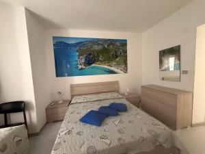 a bedroom with a bed with blue towels on it at La Casa Gialla in Cala Gonone