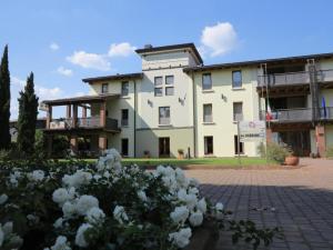 a large building with white flowers in front of it at Hotel Della Torre 1850 in Ponte San Marco