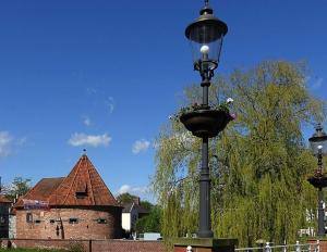 a street light with a flower basket on top of it at Ferienwohnung Rudis Obstgarten in Jork +40 photos