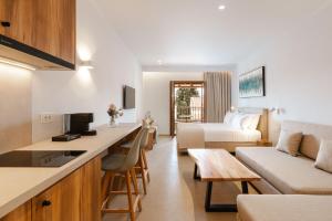 a hotel room with a kitchen and a living room at EMERALD Luxury Living in Syvota