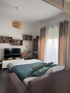 a bedroom with a bed and a television in it at Playa Serena - Meublé de tourisme 3 étoiles - Accès Plage & Parking Privé in Carnon-Plage