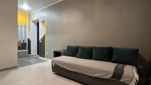 a bedroom with a bed with green pillows on it at New 2 ROOM ultra centr in Bălţi