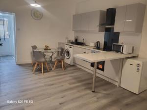 a kitchen with a counter and a table with chairs at Perfectspot in Tilbury