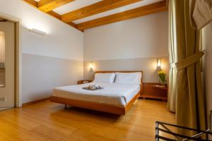 a bedroom with a bed in a room at Hotel Della Torre 1850 in Ponte San Marco +31 photos