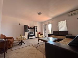 a living room with a couch and a table at S Pearl Lux in Utjeha