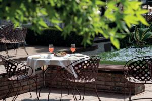 a table with two glasses of wine on it at La Colombera Ristorante - Albergo in Castrezatto