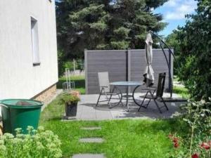 a patio with an umbrella and a table and chairs at Peene Alte Schule Völschow Dornberger in Völschow +36 photos